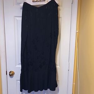 Spencer Alexis Black Jacquard Tiered Skirt – 3X